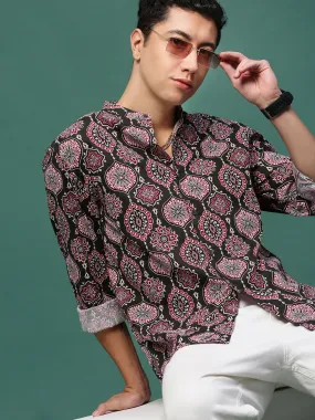 Men Green Graphic Slim Fit Shirt